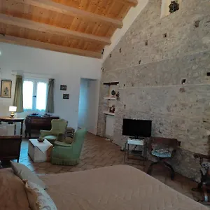 Rosa Thea Apartment